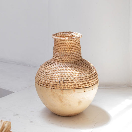 Vase Kamari aus Rattan und Holz