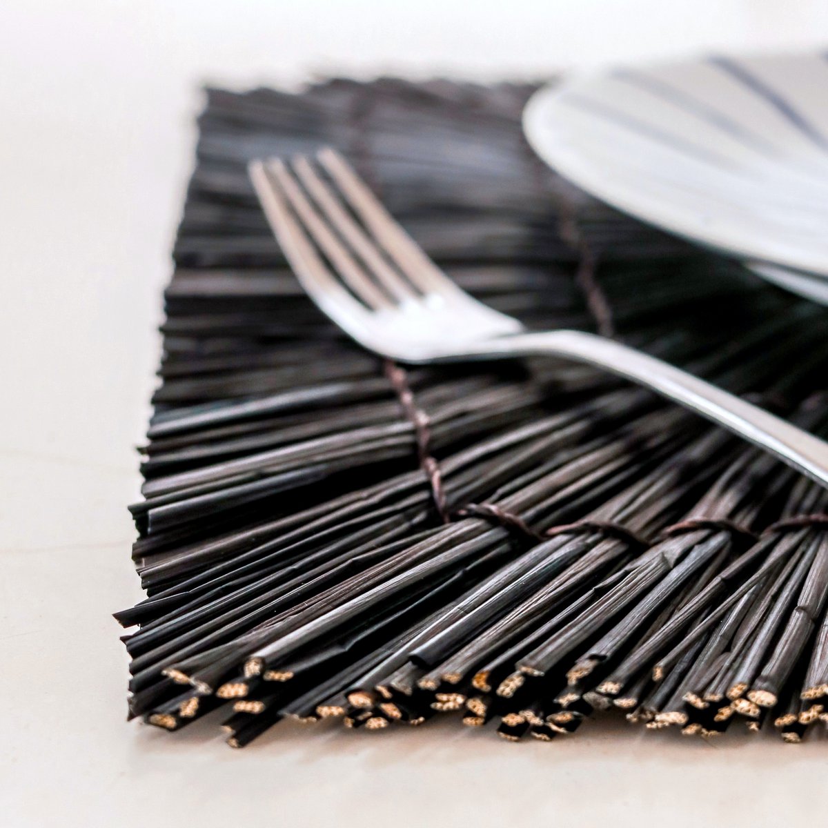 Tischset Varna aus schwarzem Seegras