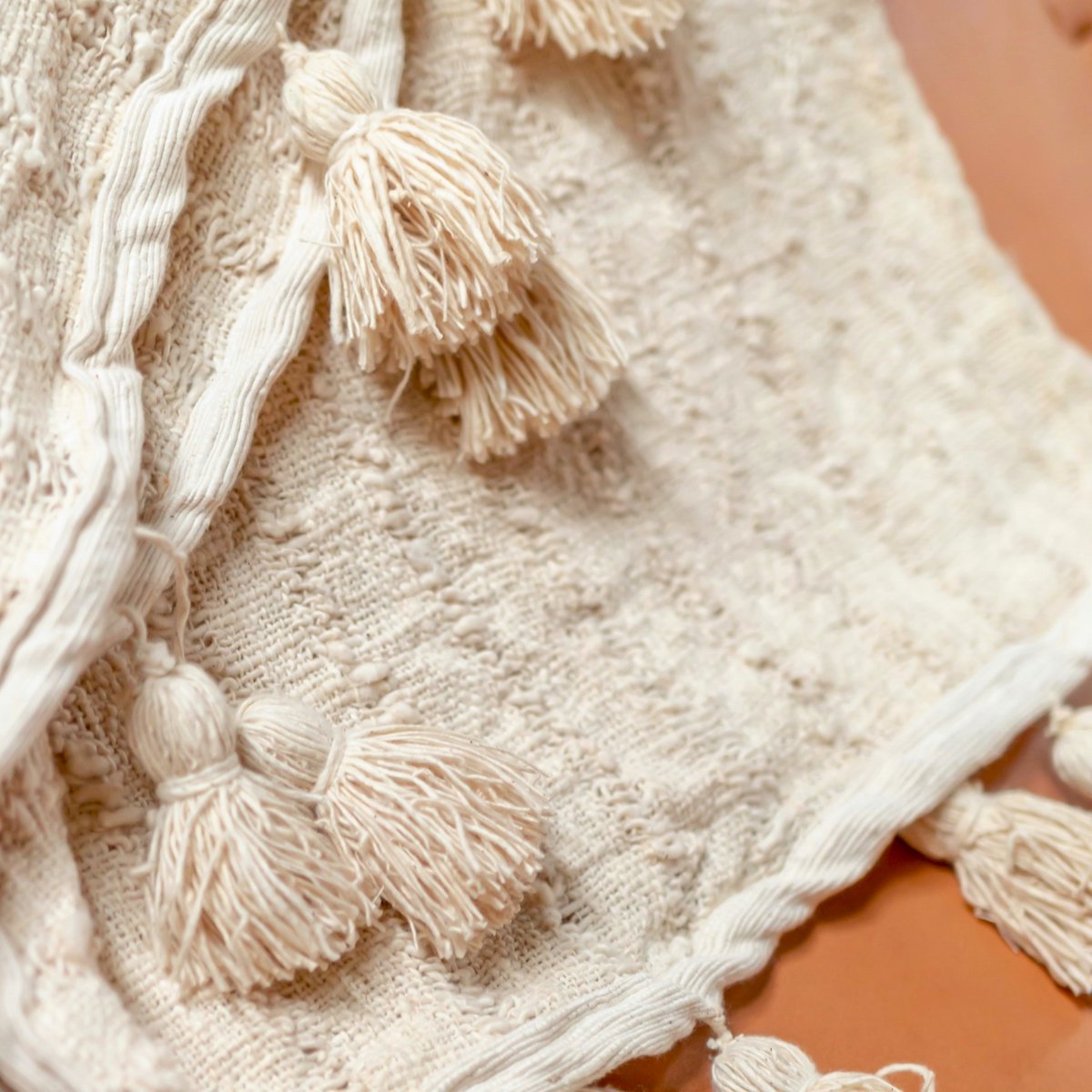 Boho-Kuscheldecke Tenun, handgewebt aus Baumwolle